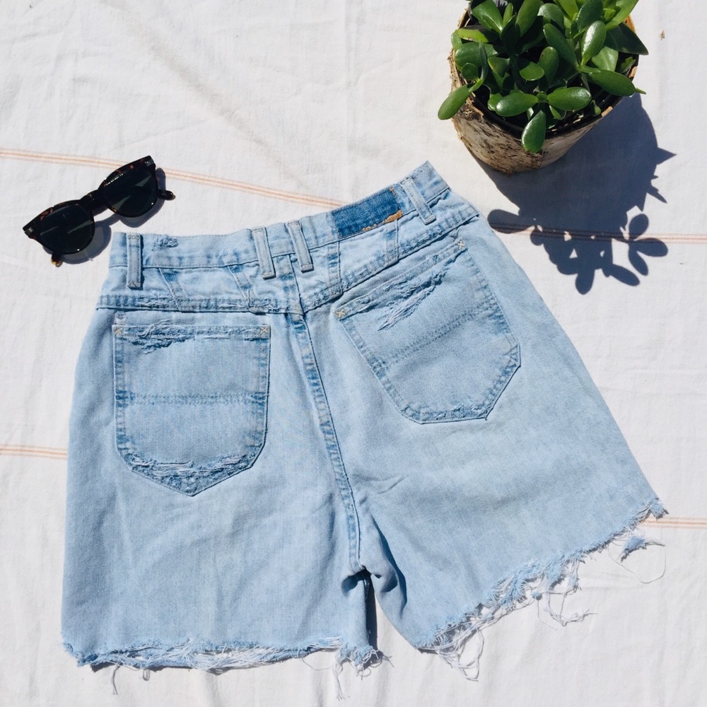 •Vintage High Waisted Distressed Shorts•